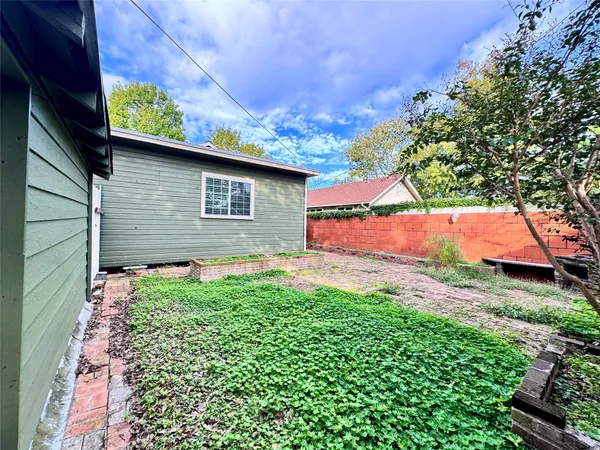 $1,900 | 1410 Walton Street, Houston, TX 77009