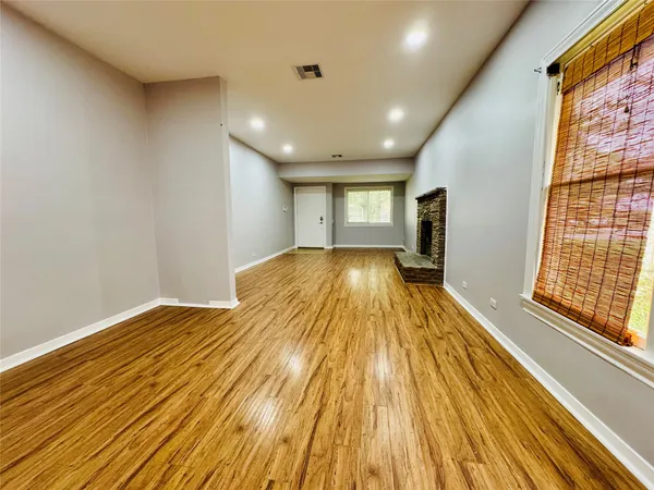 $1,900 | 1410 Walton Street, Houston, TX 77009