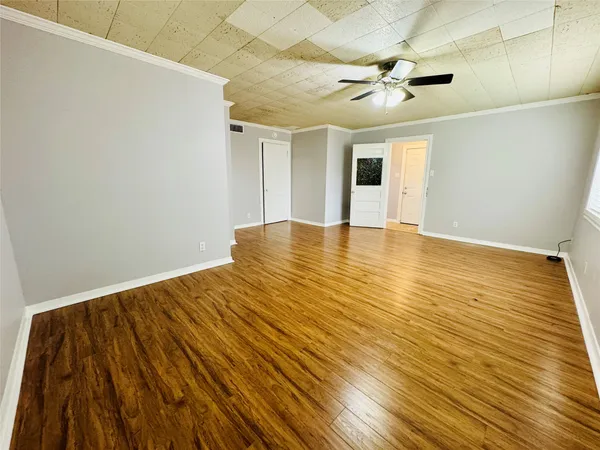 $1,900 | 1410 Walton Street, Houston, TX 77009