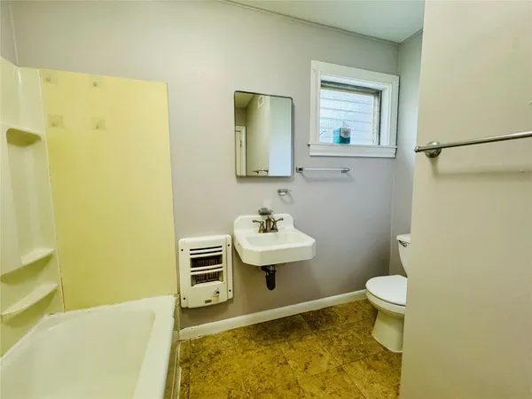 $1,900 | 1410 Walton Street, Houston, TX 77009