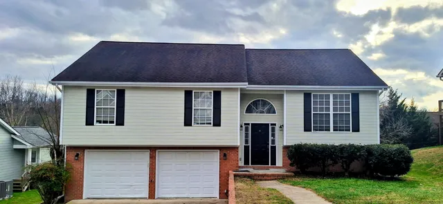 $2,400 | 946 Fuller Glen Circle, Chattanooga, TN 37421