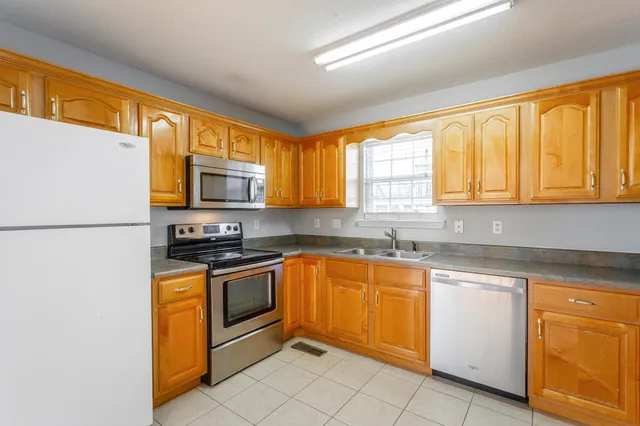 $2,400 | 946 Fuller Glen Circle, Chattanooga, TN 37421