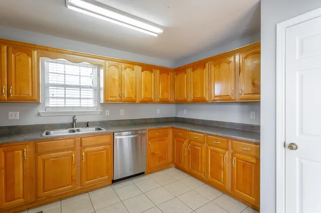 $2,400 | 946 Fuller Glen Circle, Chattanooga, TN 37421