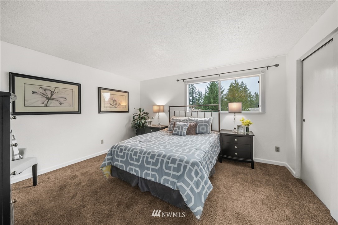 17536 149th Avenue Southeast, Unit O12 Renton, WA 98058 - Photo 8 of 12 a bedroom with a large bed and a dresser
