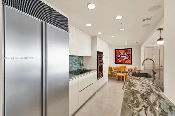 $9,000 | 1500 Ocean Drive, Unit 1005, Miami Beach, FL 33139