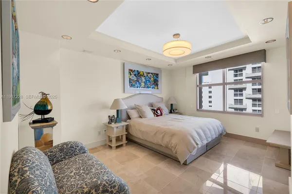$9,000 | 1500 Ocean Drive, Unit 1005, Miami Beach, FL 33139