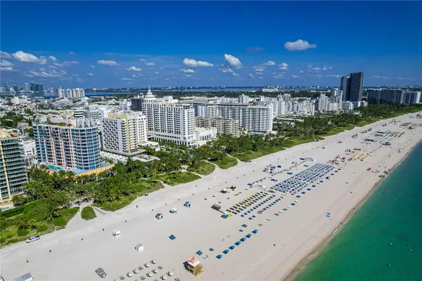 $9,000 | 1500 Ocean Drive, Unit 1005, Miami Beach, FL 33139