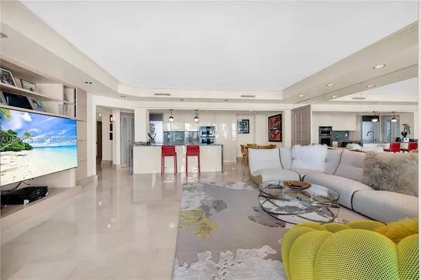 $9,000 | 1500 Ocean Drive, Unit 1005, Miami Beach, FL 33139