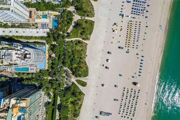 $9,000 | 1500 Ocean Drive, Unit 1005, Miami Beach, FL 33139