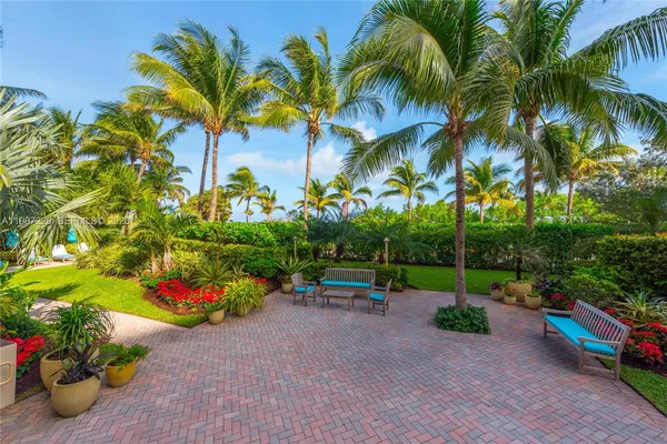 $9,000 | 1500 Ocean Drive, Unit 1005, Miami Beach, FL 33139