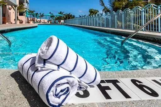 $9,000 | 1500 Ocean Drive, Unit 1005, Miami Beach, FL 33139