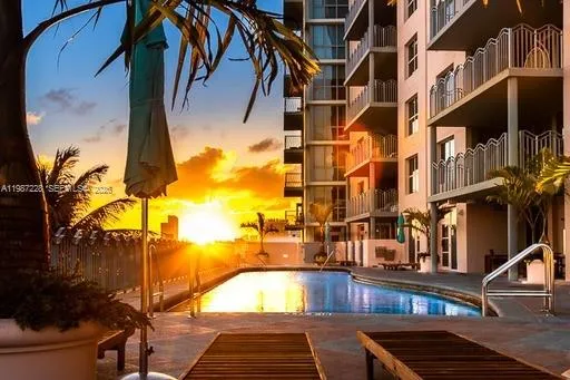 $9,000 | 1500 Ocean Drive, Unit 1005, Miami Beach, FL 33139