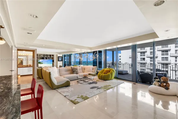 $9,000 | 1500 Ocean Drive, Unit 1005, Miami Beach, FL 33139