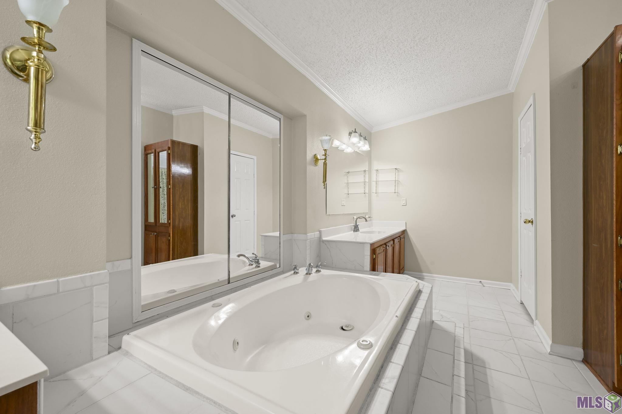 12985 Arnold Road Walker, LA 70785 - Photo 18 of 33 Primary Bath