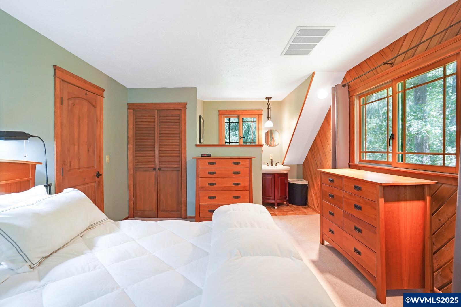 33941 Totem Pole Road Lebanon, OR 97355 - Photo 12 of 37 Gallery Image 12