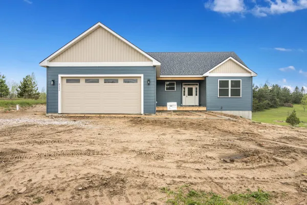 $565,000 | 8552 South Olivia Drive, Maple City, MI 49664