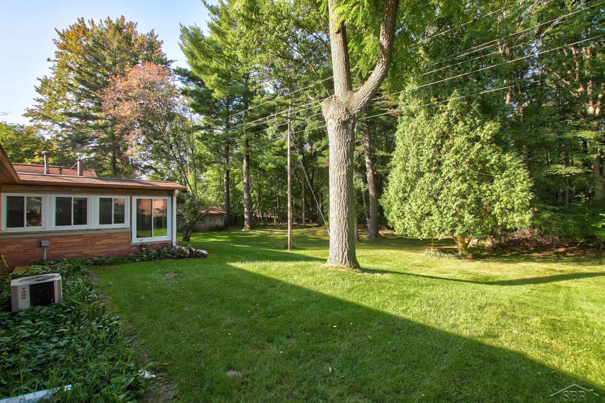 4105 North River Road Freeland, MI 48623 - Photo 27 of 36 50122839-26.JPG