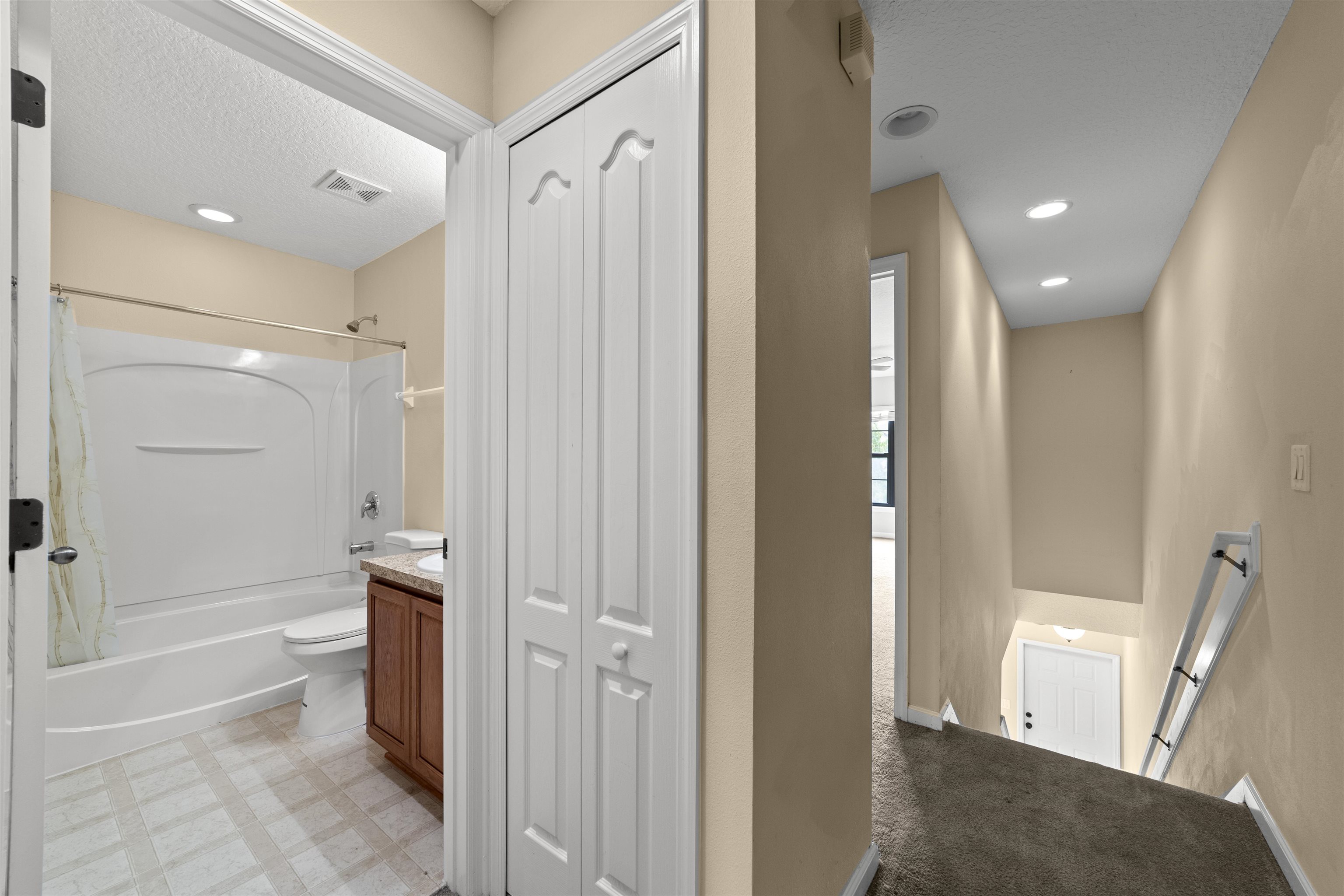 652 Drake Bay Terrace St. Augustine, FL 32084 - Photo 17 of 30 a bathroom with a shower and a tub