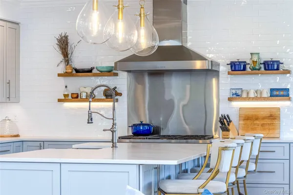 $2,595,000 | 350 Laurel Way, Laurel, NY 11948