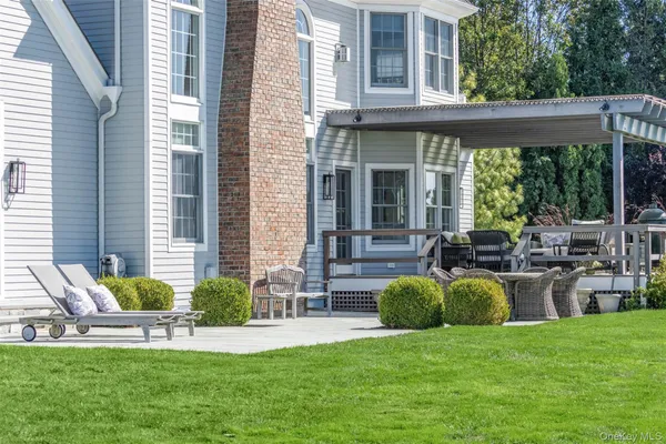 $2,595,000 | 350 Laurel Way, Laurel, NY 11948