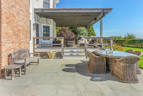 $2,595,000 | 350 Laurel Way, Laurel, NY 11948