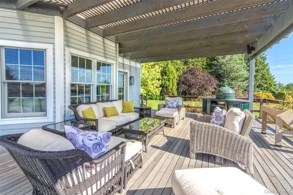 $2,595,000 | 350 Laurel Way, Laurel, NY 11948