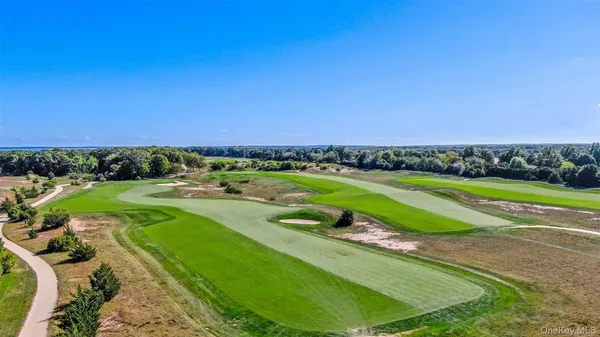 $2,595,000 | 350 Laurel Way, Laurel, NY 11948