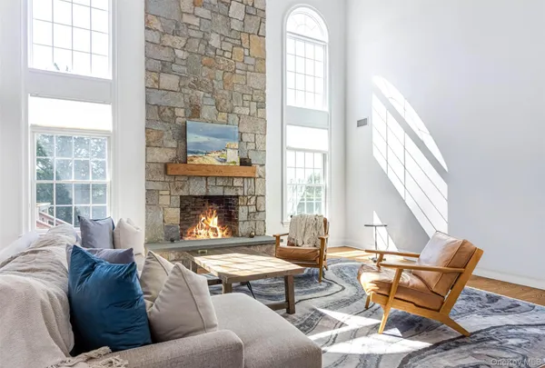 $2,595,000 | 350 Laurel Way, Laurel, NY 11948