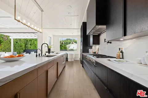 $3,595,000 | 15125 Valley Vista Boulevard, Sherman Oaks, CA 91403