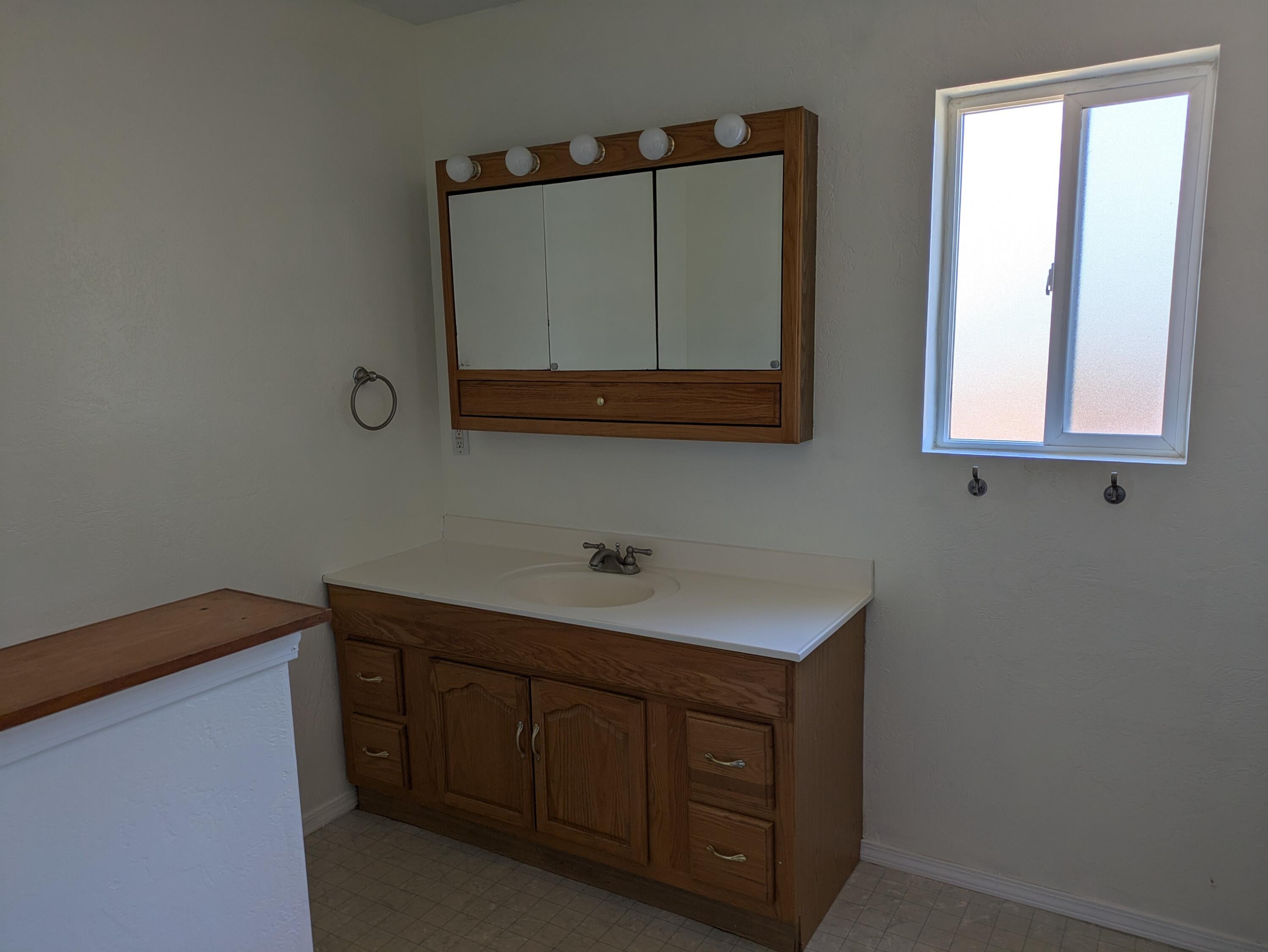 460 Freeman Road Central Point, OR 97502 - Photo 8 of 10 PXL_20250705_201041151