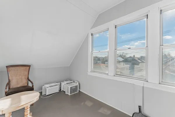 $2,100 | 4933 West Berenice Avenue, Unit 2, Chicago, IL 60641
