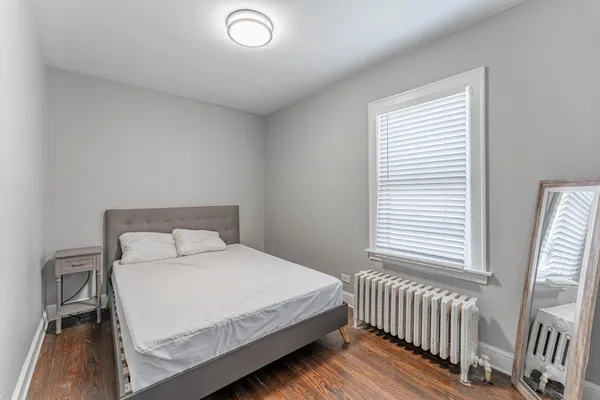 $2,100 | 4933 West Berenice Avenue, Unit 2, Chicago, IL 60641