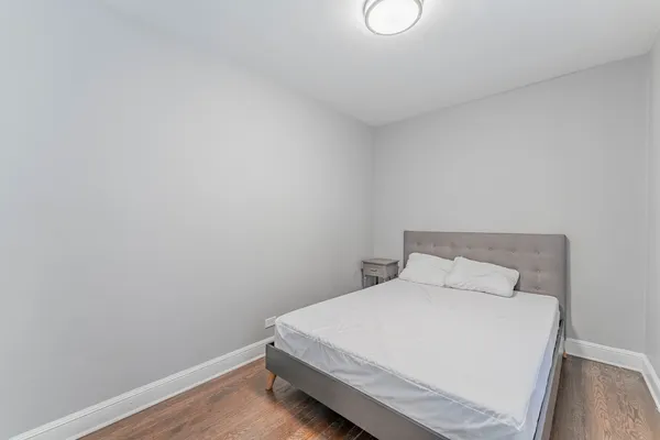 $2,100 | 4933 West Berenice Avenue, Unit 2, Chicago, IL 60641