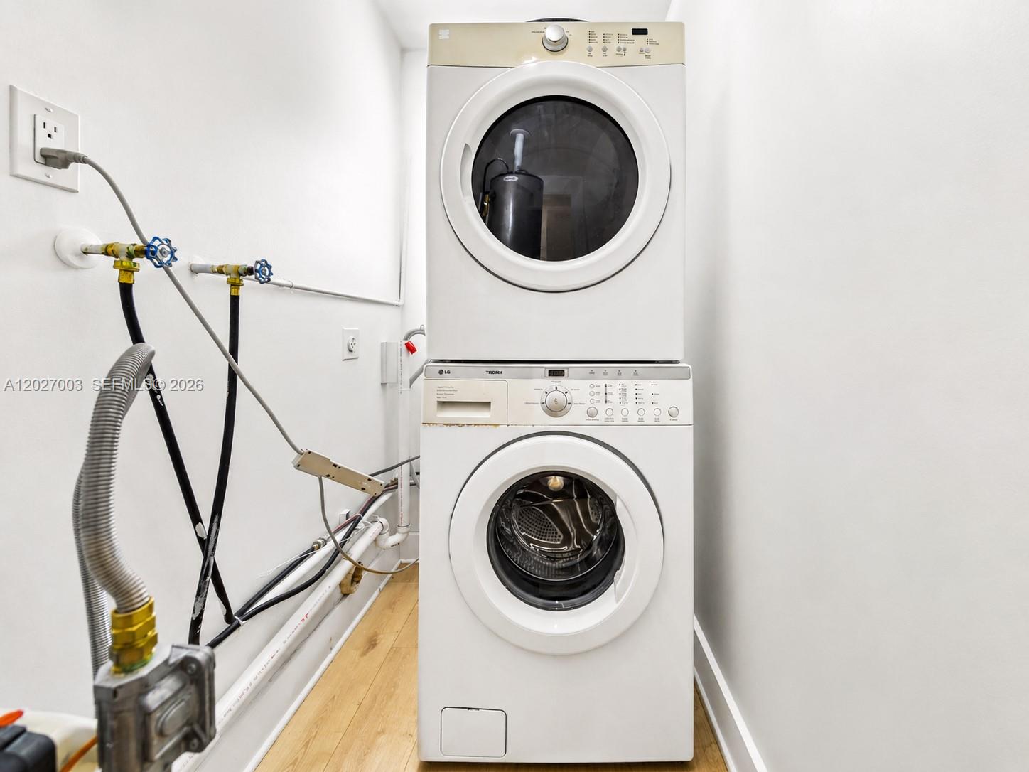 2761 Southwest 92nd Place Miami, FL 33165 - Photo 17 of 37 a utility room with dryer and washer