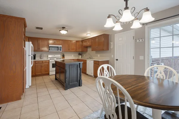 $234,900 | 1142 Beauchamp Avenue, Manteno, IL 60950