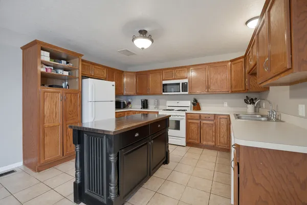 $234,900 | 1142 Beauchamp Avenue, Manteno, IL 60950