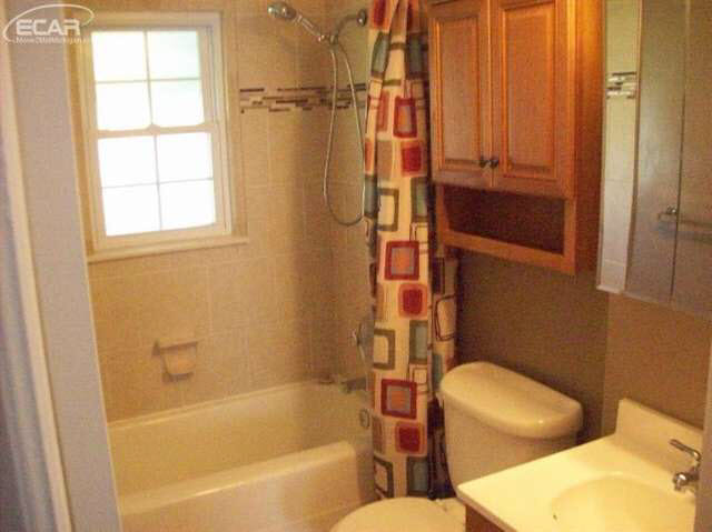 2194 North Center Road Burton, MI 48509 - Photo 14 of 14 20441787-13.JPG