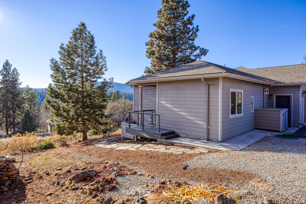 11264 Kestrel Road Klamath Falls, OR 97601 - Photo 32 of 34 Exterior