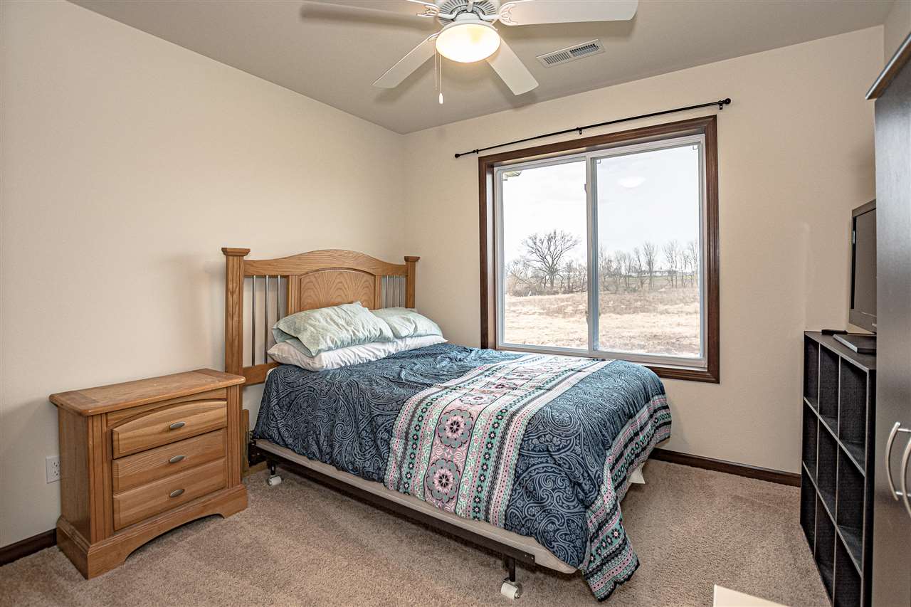 2908 Riviera Street Southwest, Unit B Cedar Rapids, IA 52404 - Photo 11 of 17 Gallery Image 11