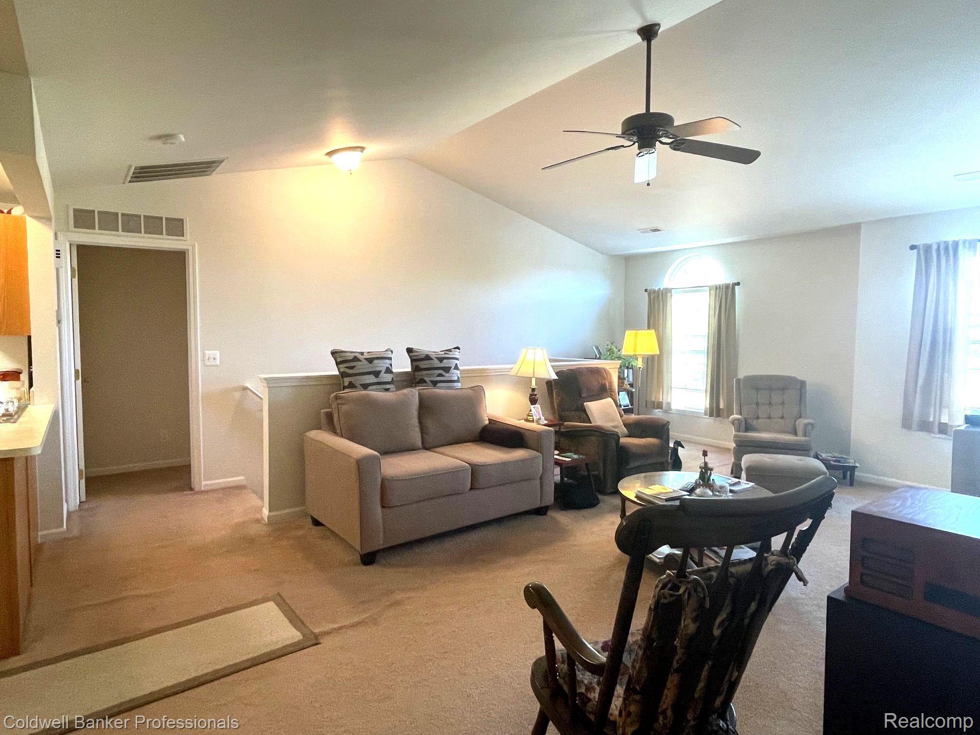 11716 Farmington Road Livonia, MI 48150 - Photo 4 of 26 Vaulted Ceiling