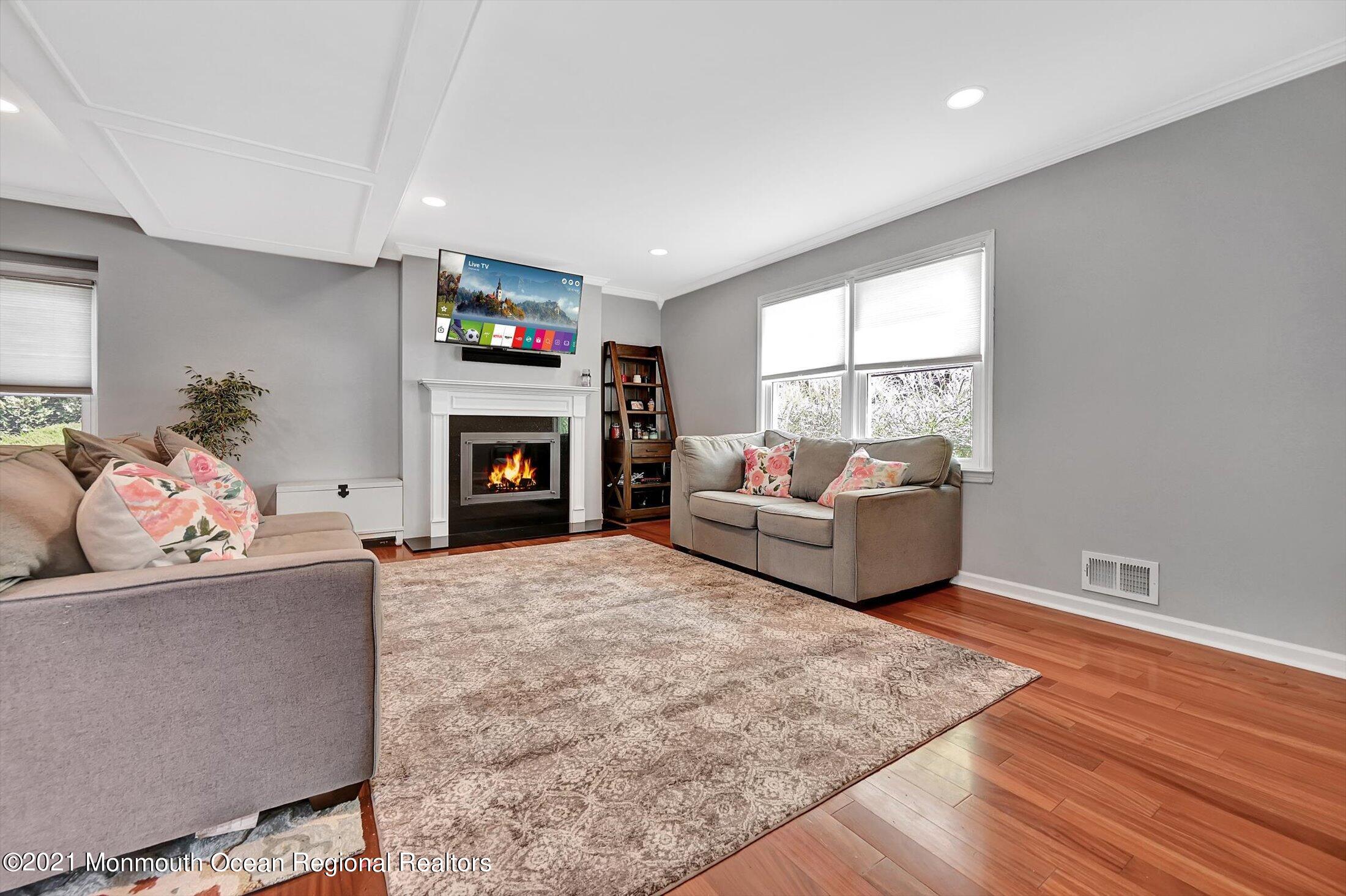 19 Regal Road Manalapan, NJ 07726 - Photo 13 of 33 Family Room
