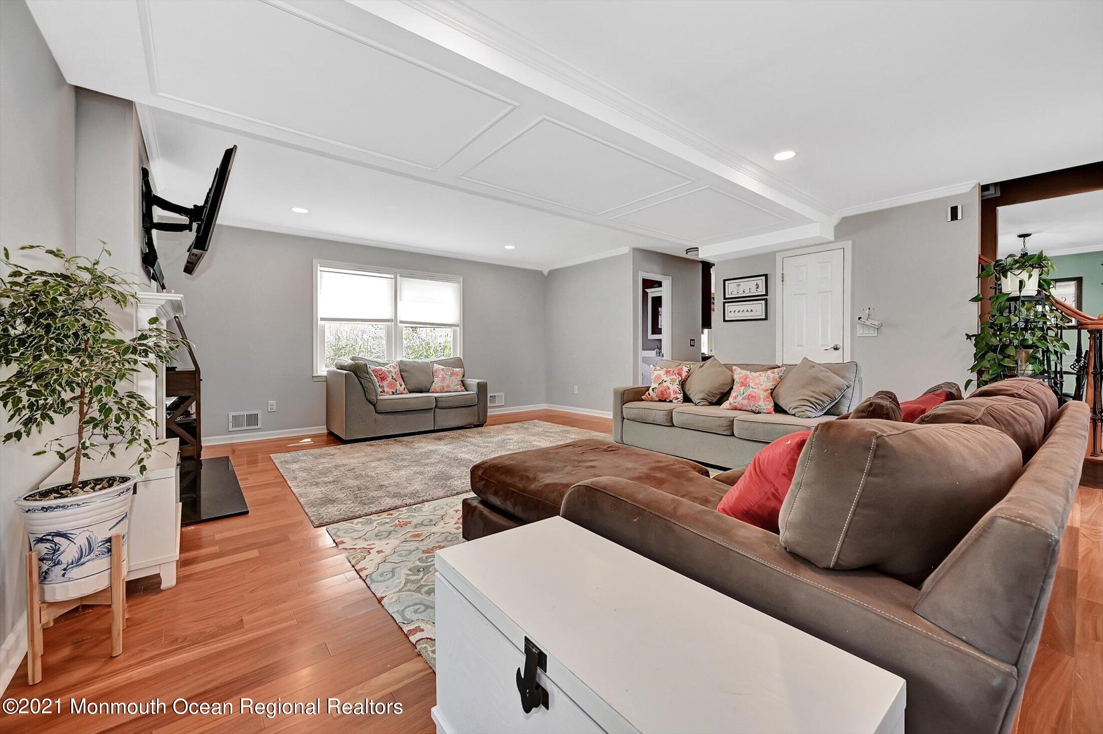 19 Regal Road Manalapan, NJ 07726 - Photo 15 of 33 Great Room