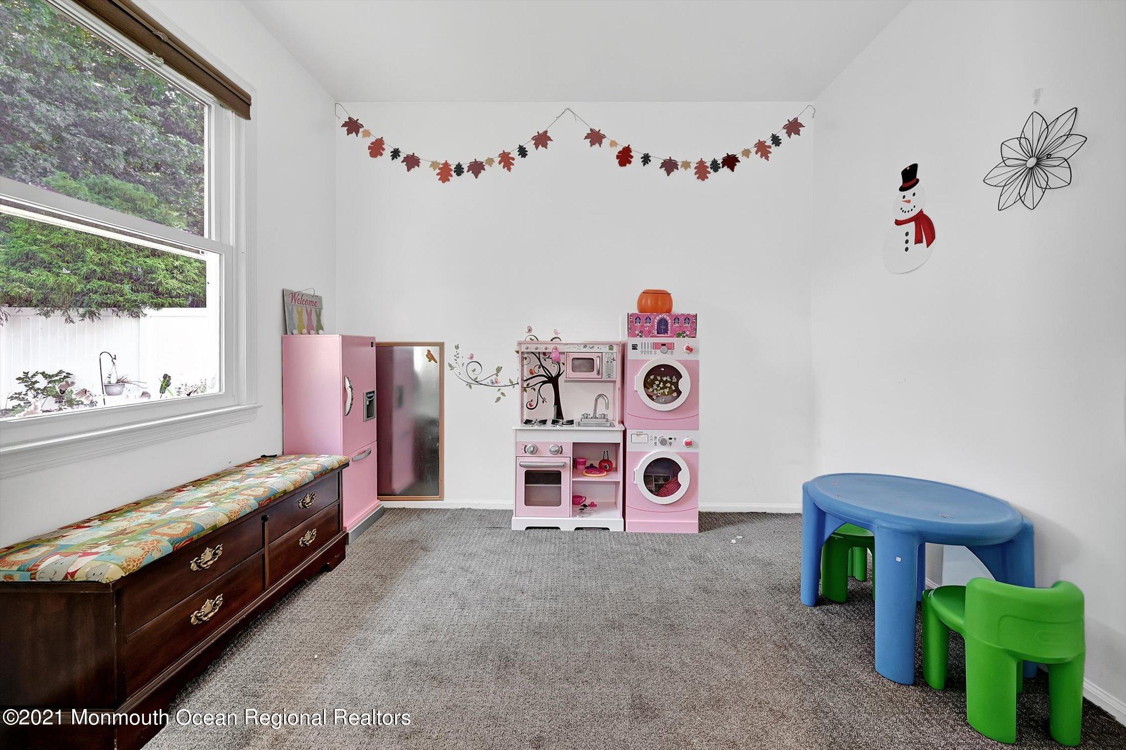 19 Regal Road Manalapan, NJ 07726 - Photo 16 of 33 Playroom, Home Office, Live in, Guest