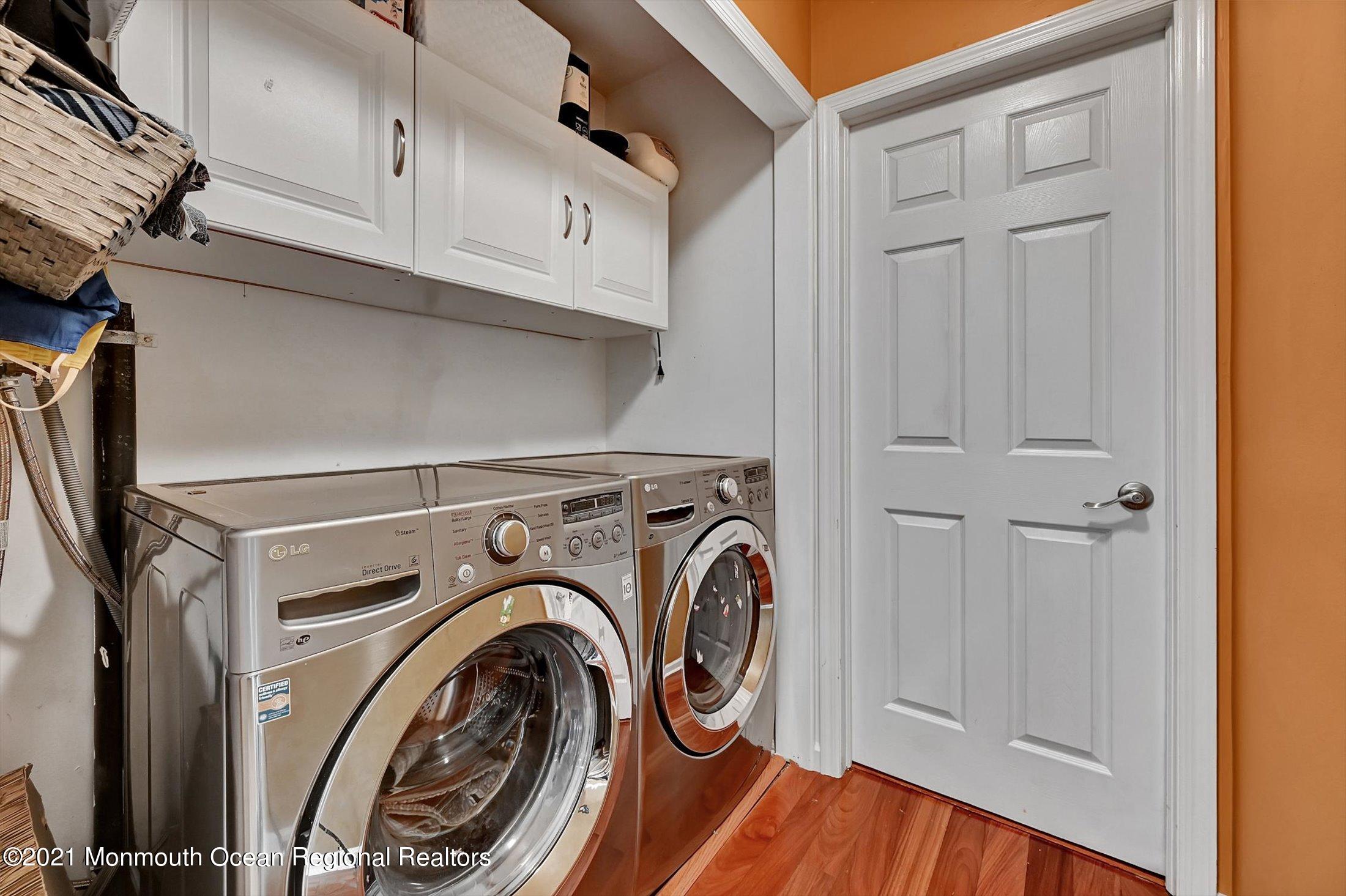 19 Regal Road Manalapan, NJ 07726 - Photo 18 of 33 Laundry