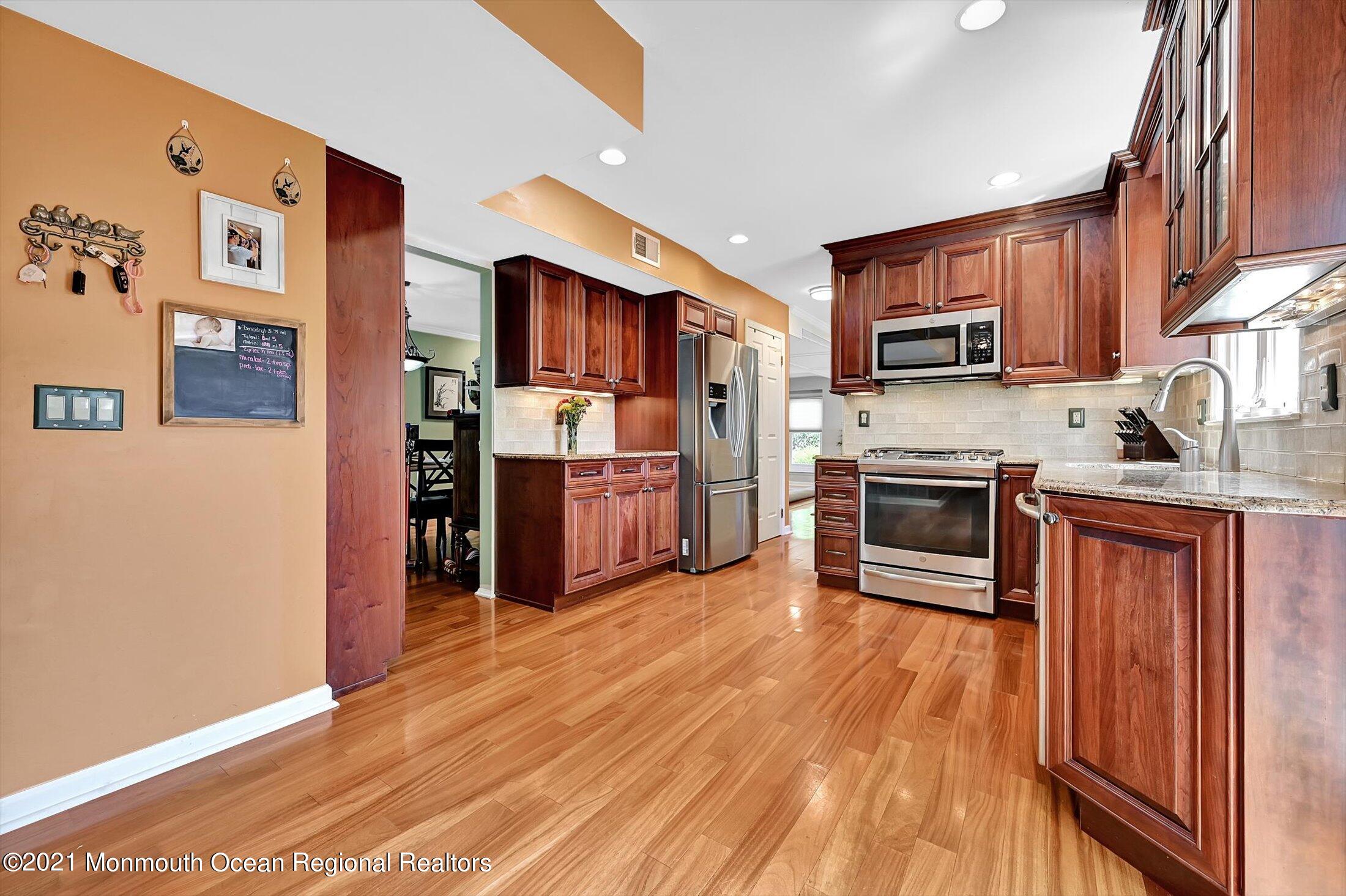 19 Regal Road Manalapan, NJ 07726 - Photo 7 of 33 Ample Cabinets