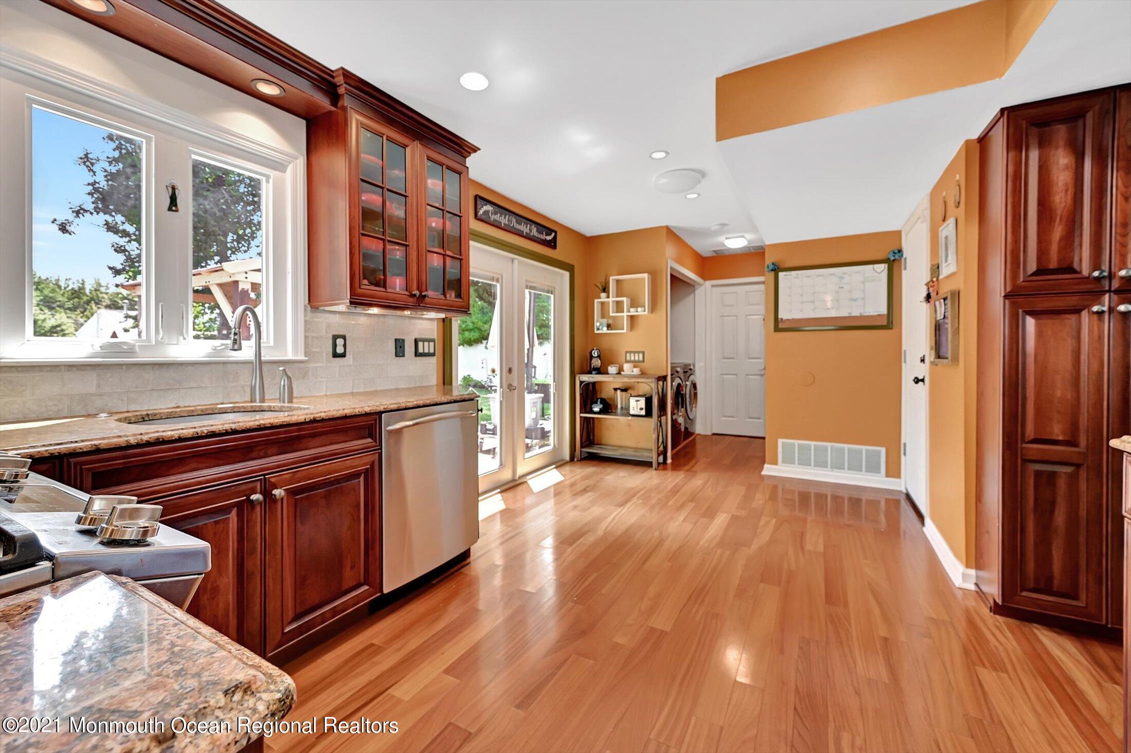 19 Regal Road Manalapan, NJ 07726 - Photo 8 of 33 Granite