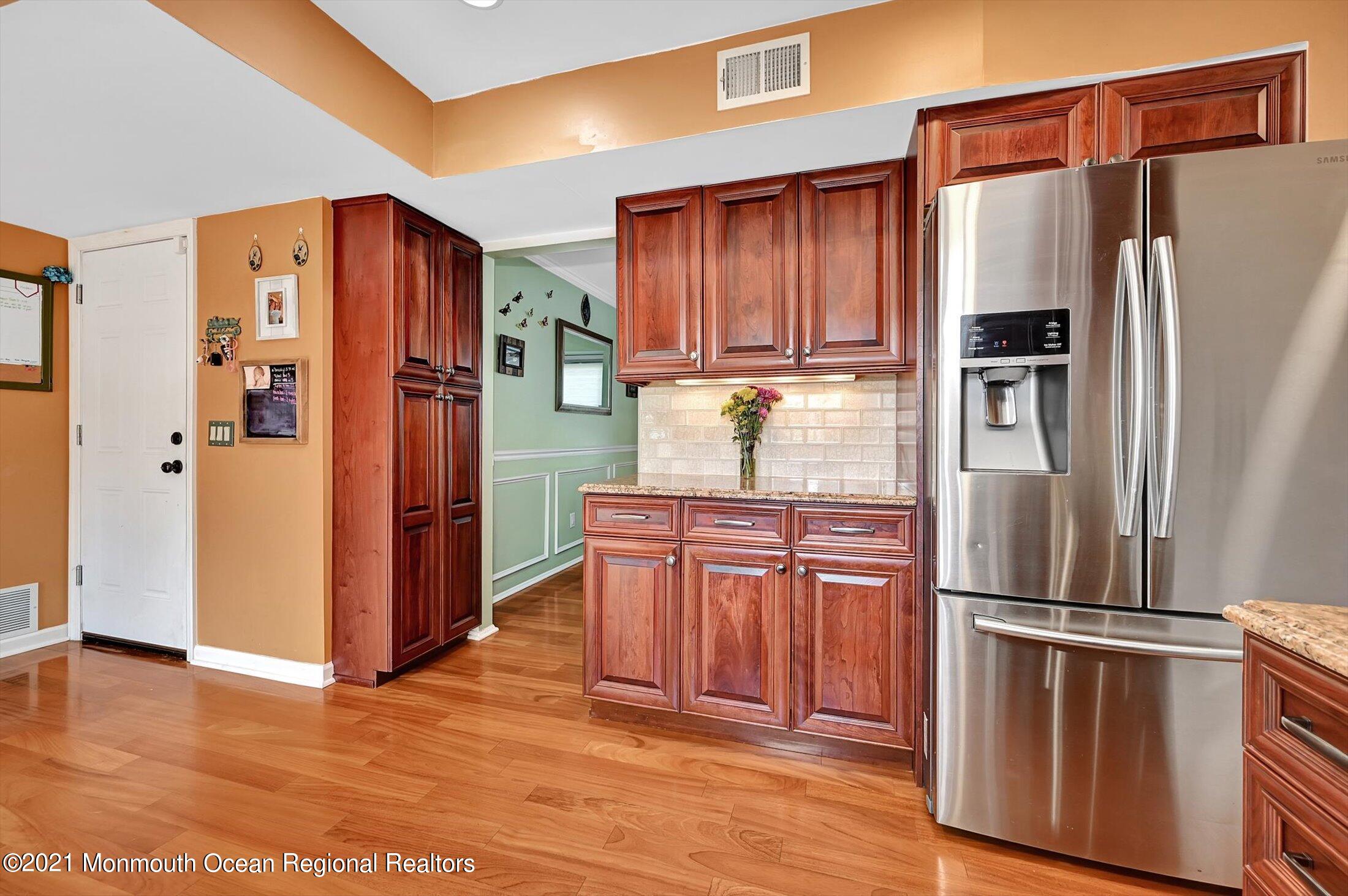 19 Regal Road Manalapan, NJ 07726 - Photo 9 of 33 Stainless Appliances