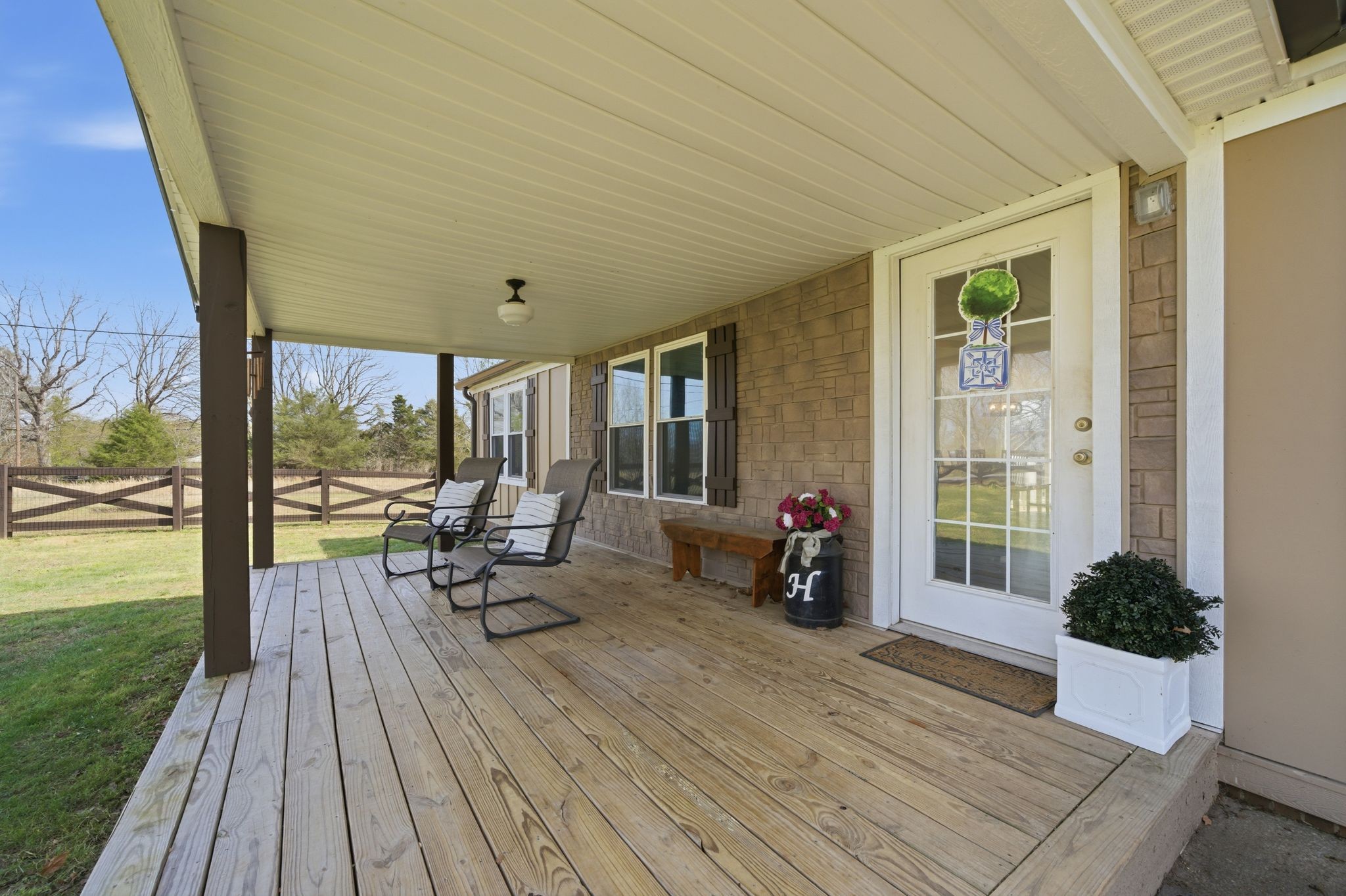 1225 Eno Road Dickson, TN 37055 - Photo 4 of 25 a living room with patio area