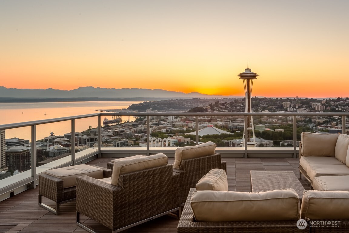 583 Battery Street, Unit 1405N Seattle, WA 98121 - Photo 34 of 37 a terrace view with seating space