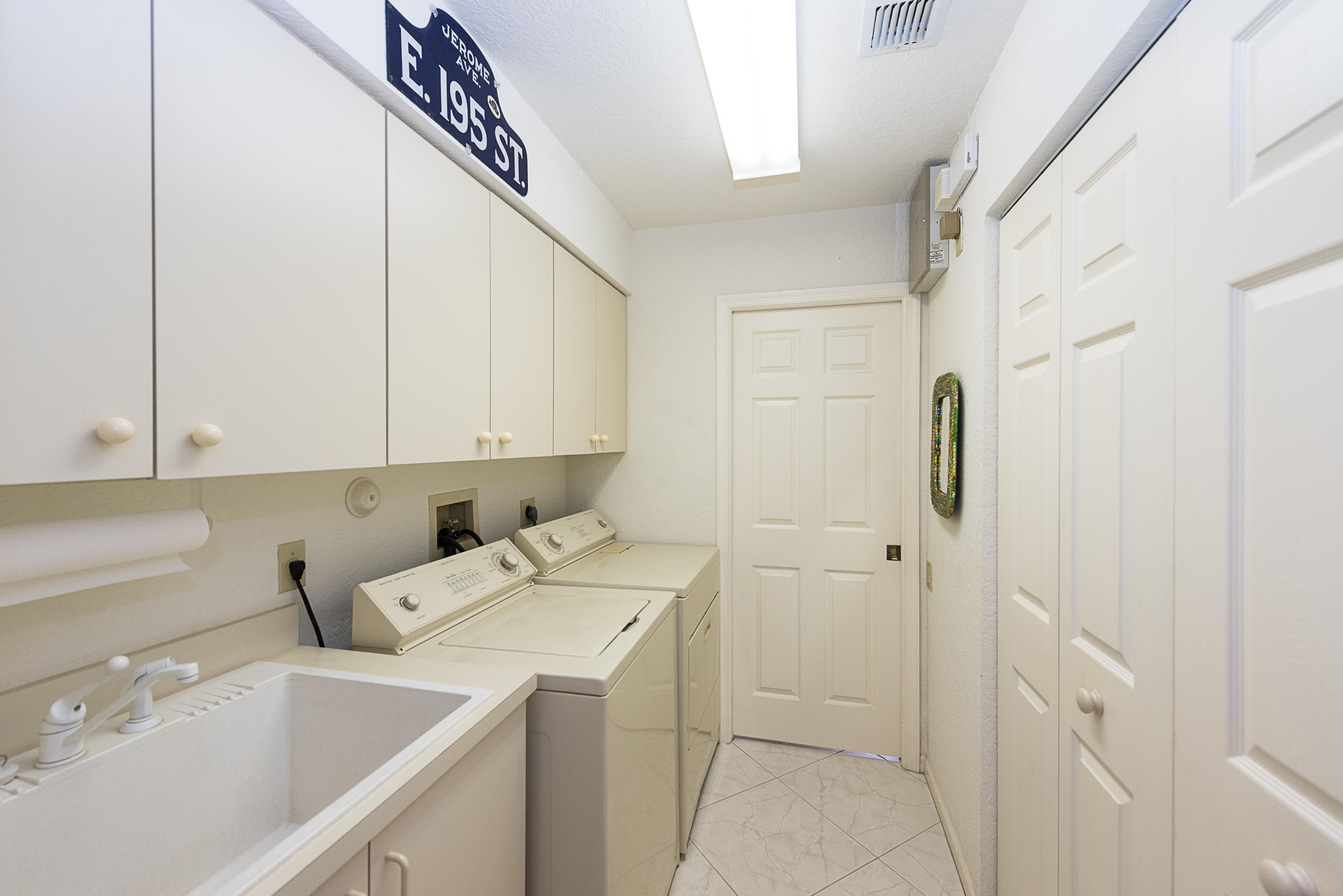 6525 Sun River Road Boynton Beach, FL 33437 - Photo 20 of 30 Dual entry to laundry room